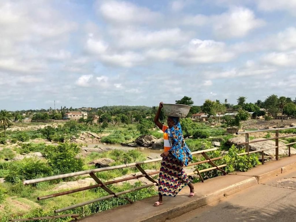 Landschaftseindrücke in der Präfektur Kloto: Togo war einst eine deutsche Kolonie und ist immer noch ein exotisches Reiseziel. Foto: Gabriele Derouiche/dpa-tmn