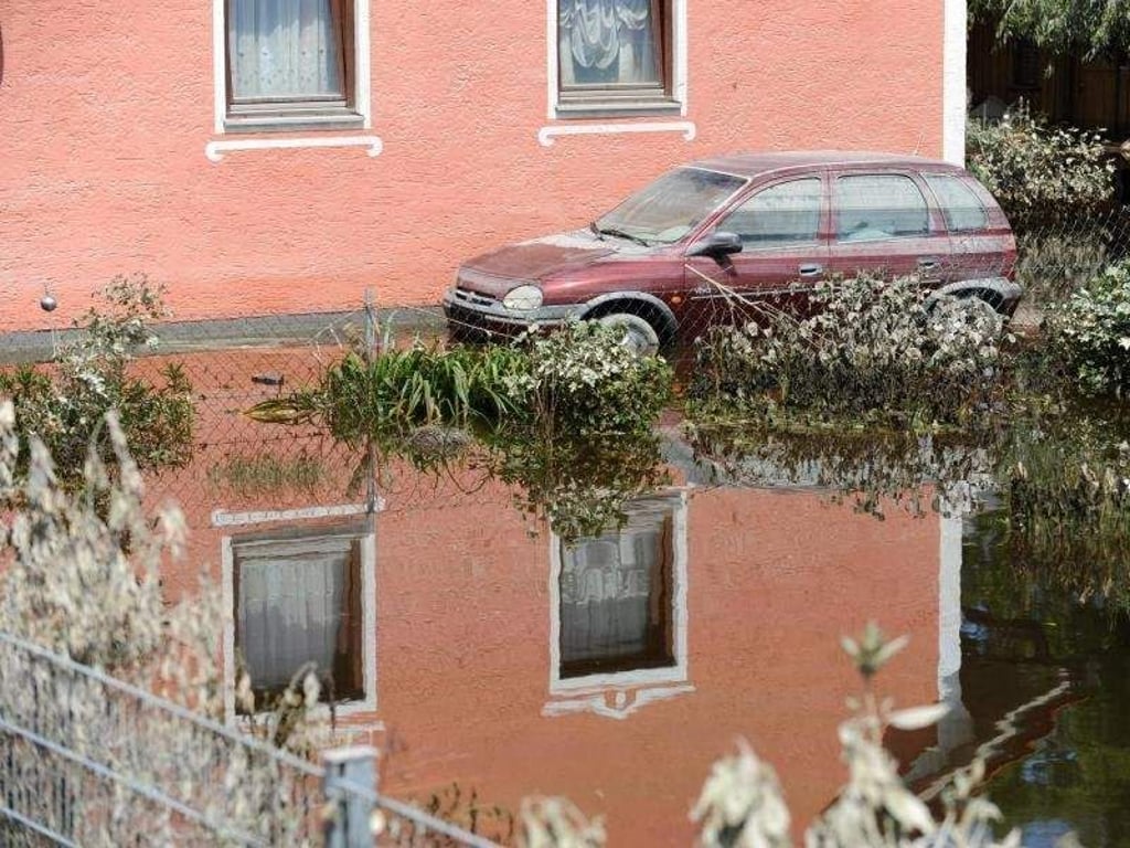 Häuser in Hochwassergebieten können gegen Elementarschäden versichert werden. Dabei kommt es jedoch auf das Kleingedruckte an. Foto: Andreas Gebert