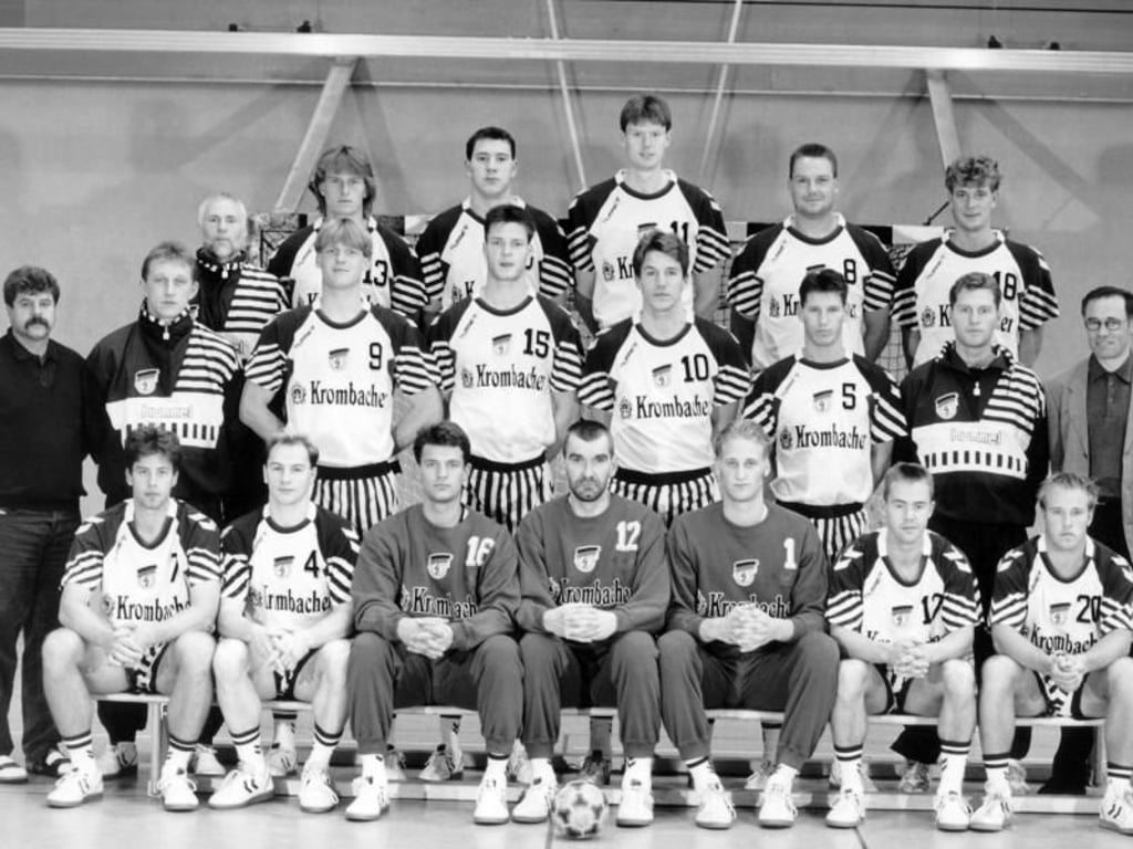 Gruppenbild der deutschen Handball-Nationalmannschaft, die nach 32 Jahren wieder als ein Team auftritt. Foto: DB