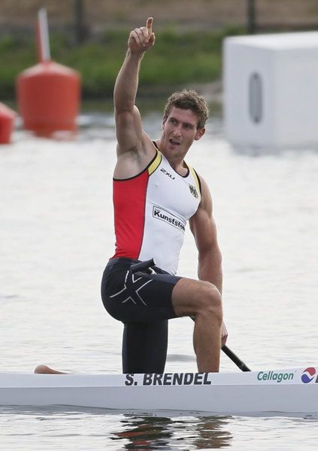epa04348073 Sebastian Brendel of Germany celebrates his second place in the men's C-2 500m final of the ICF Canoe Sprint World Champions 2014 in Moscow, Russia, 10 August 2014. EPA/YURI KOCHETKOV +++(c) dpa - Bildfunk+++