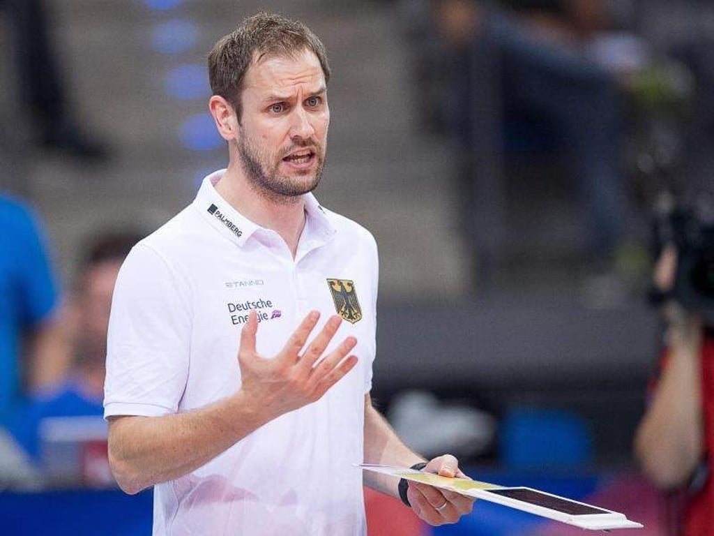 Die deutschen Volleyballerinnen haben mit Trainer Felix Koslowski auch den zweiten WM-Test verloren. Foto: Sebastian Gollnow