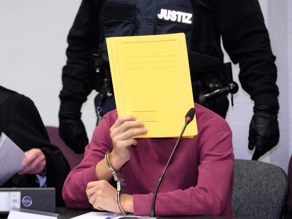 Der Angeklagte im Dessauer Landgericht. Foto: Sebastian Willnow