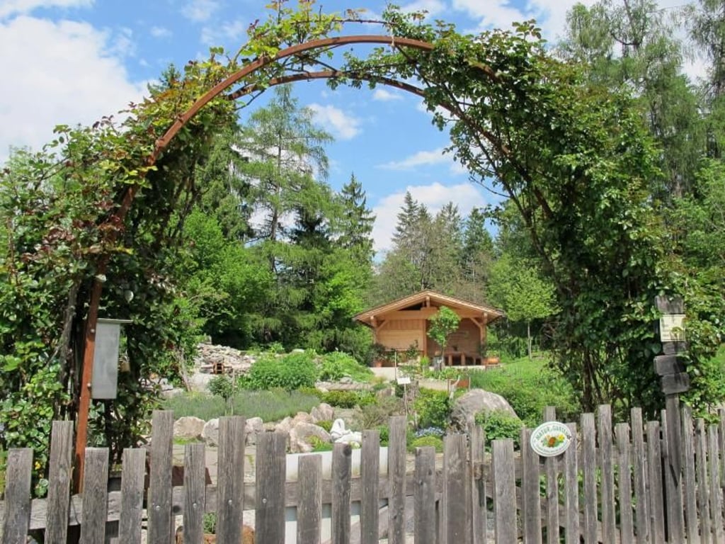 Der Hildegard von Bingen Kräutergarten befindet sich im Ort Reith in Tirol. Foto: Daniela David