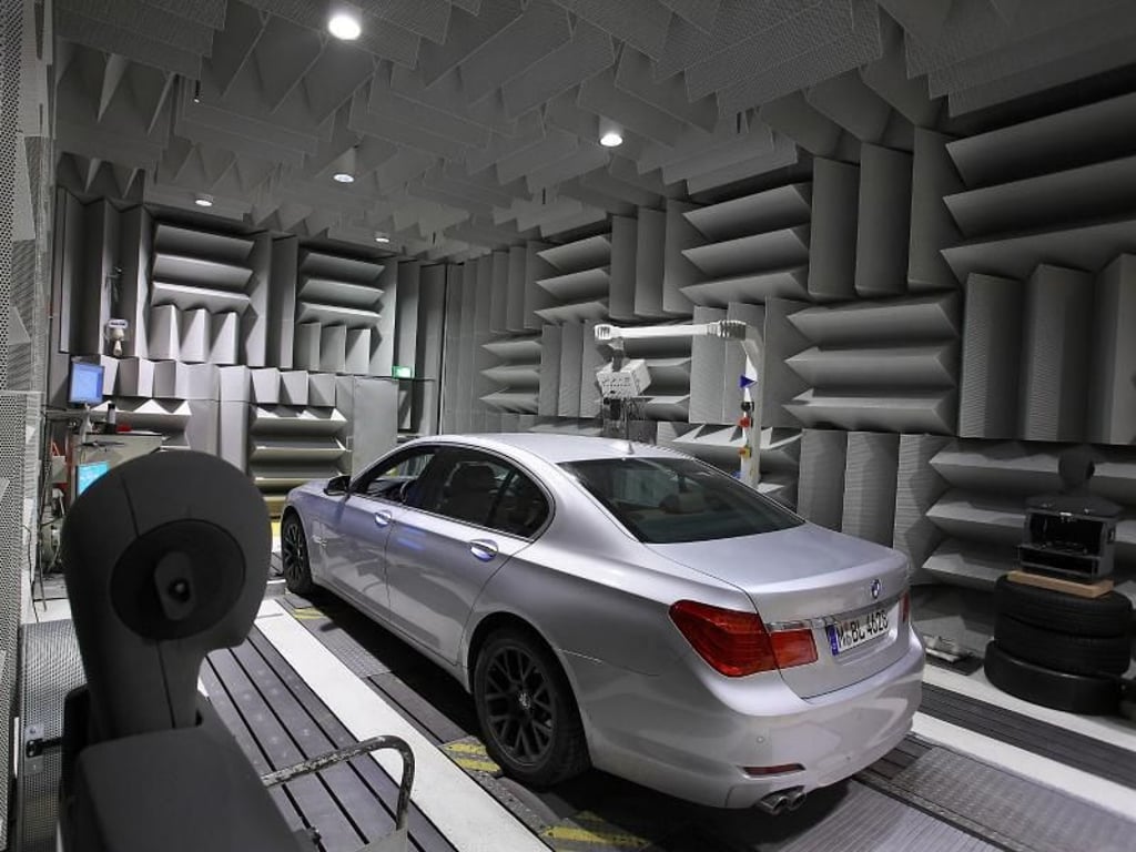 Automobiler Konzertsaal: BMW setzt unter anderem für jeden Fahrzeugtyp speziell abgestimmte Abgasanlagen ein, um eine gezielte akustische Auslegung zu erhalten. Foto: BMW/dpa