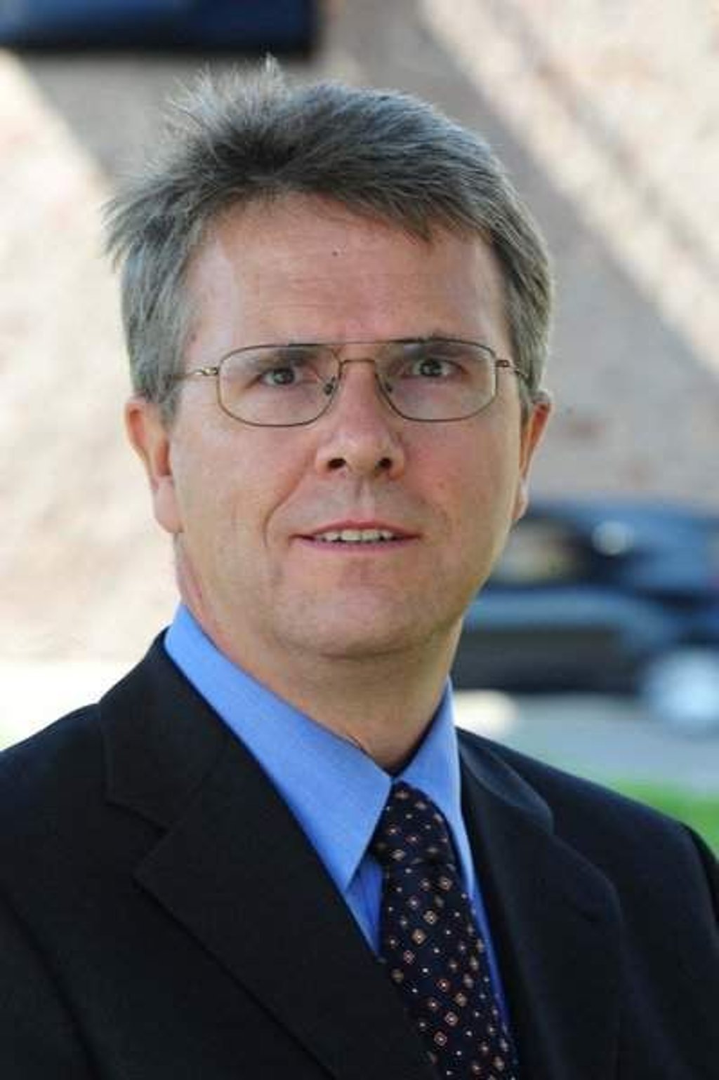 Foto: Uli LŸcke--Christian Heimann kandidiert zur Bundestagswahl fŸr die Freien WŠhler. Zu seinen LieblingsplŠtzen gehšrt die AussichtsbrŸcke an der Elbe unterhalb des Domes.
