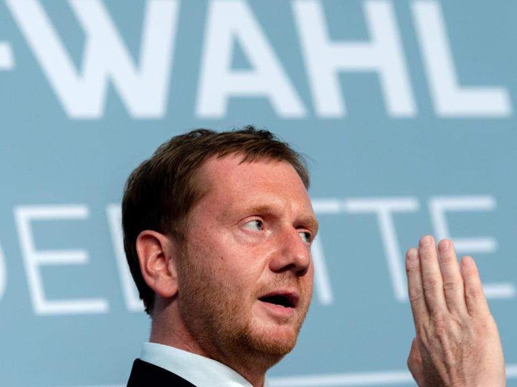 Michael Kretschmer (CDU), Ministerpräsident von Sachsen, spricht während der Podiumsdiskussion. Foto: Robert Michael/Archivbild