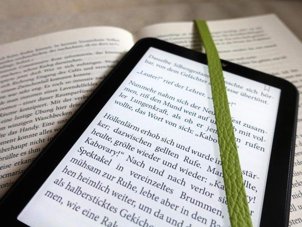 Keine Frage des Preies, sondern nur des Geschmacks: Buch auf Papier oder als E-Book... Foto: Jens Kalaene
