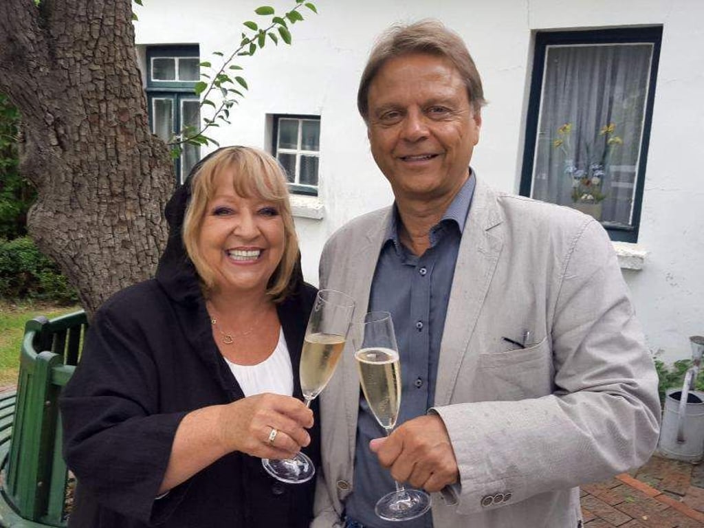Angelika Mann (l) und ihr Ehemann Ralf Rasch nach ihrer Hochzeit. Foto: Privat