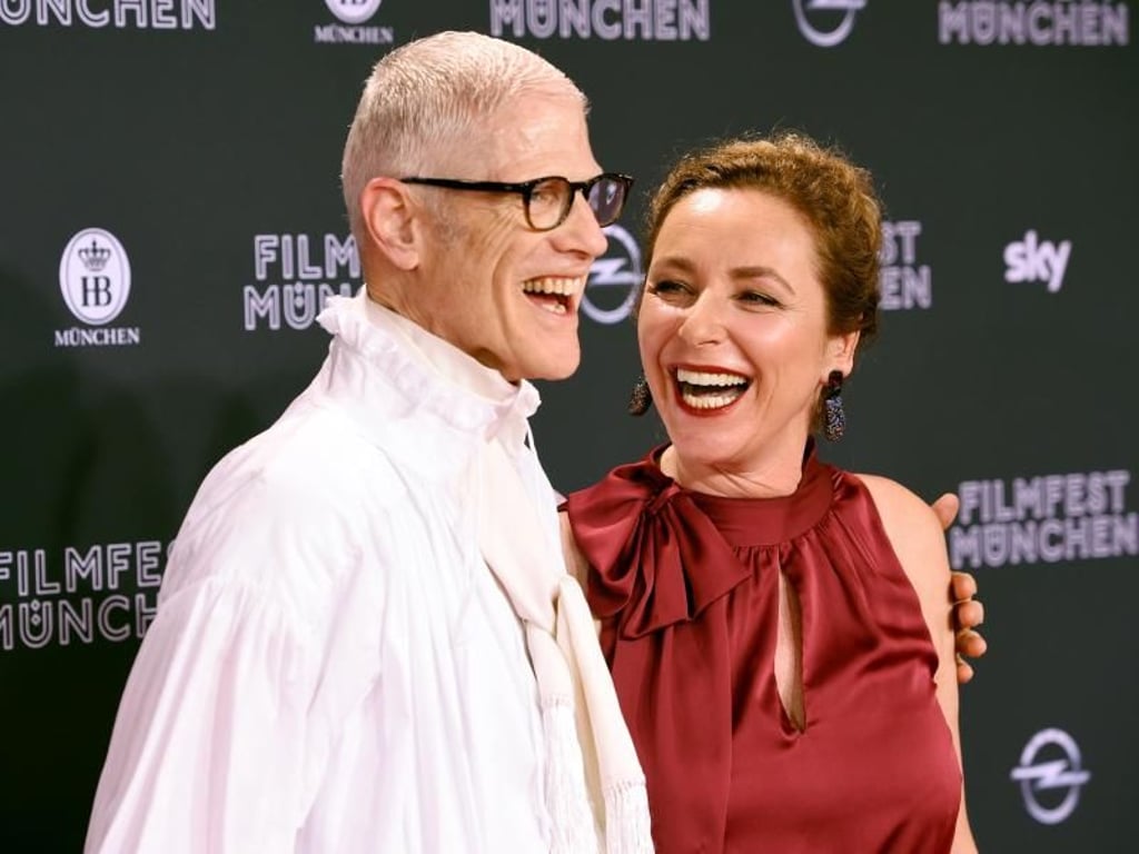 Der Opernintendant Sir Peter Jonas und die Leiterin des Filmfestes, Diana Iljine, zu Beginn der Eröffnungsfeier. Foto: Tobias Hase