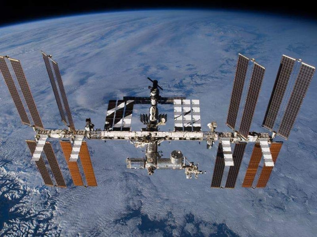 Die Internationale Raumstation (ISS) mit dem angedockten europäischen Wissenschaftslabor Columbus. Foto: Nasa/AP