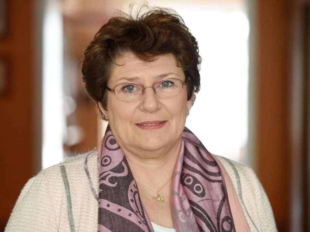 Die 58-Jährige Claudia Dexl hat das Fibromyalgie-Syndrom (FMS). Schmerzen hat sie seit ihrer Jugend, die Diagnose bekam sie mit 40 Jahren. Foto: Tobias Hase