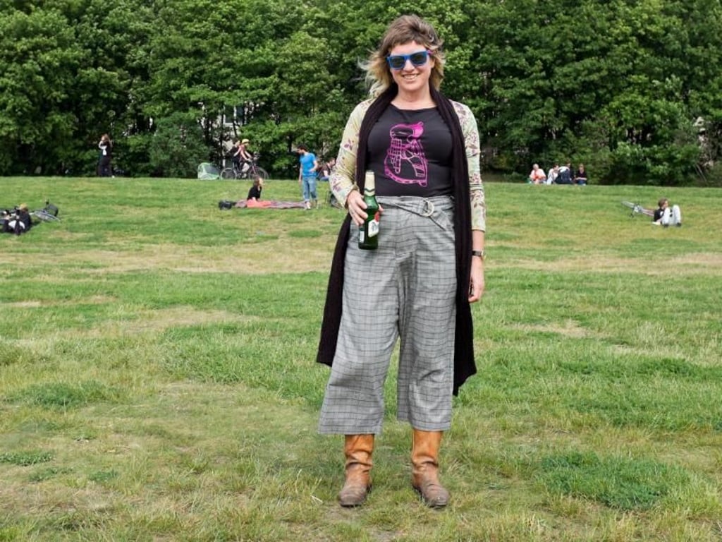 Markenklamotten sind der Berlinerin nicht so wichtig. Für sie gilt der Grundsatz: No Logo! So ist es auch bei Künstlerin Frankie, die seit fünf Jahren in Berlin ist. Ursprünglich kommt sie aus Dubbo in Australien. Foto: Inga Kjer