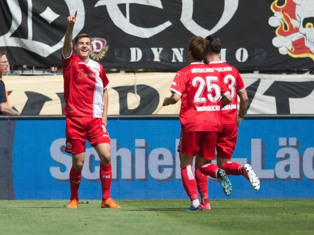 Fortunas Florian Neuhaus (l) jubelt nach seinem Tor zum 0:1 bei Dynamo Dresden. Foto: Sebastian Kahnert