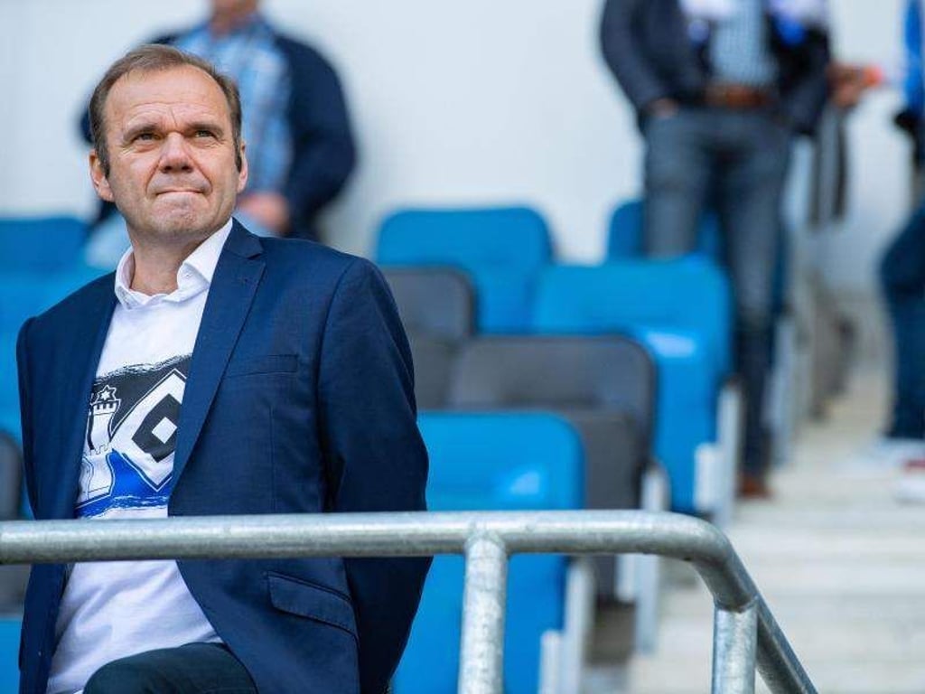 Verkündete die Abkehr von der Hymne «Hamburg, meine Perle»: HSV-Vorstandsvorsitzender Bernd Hoffmann. Foto: Guido Kirchner