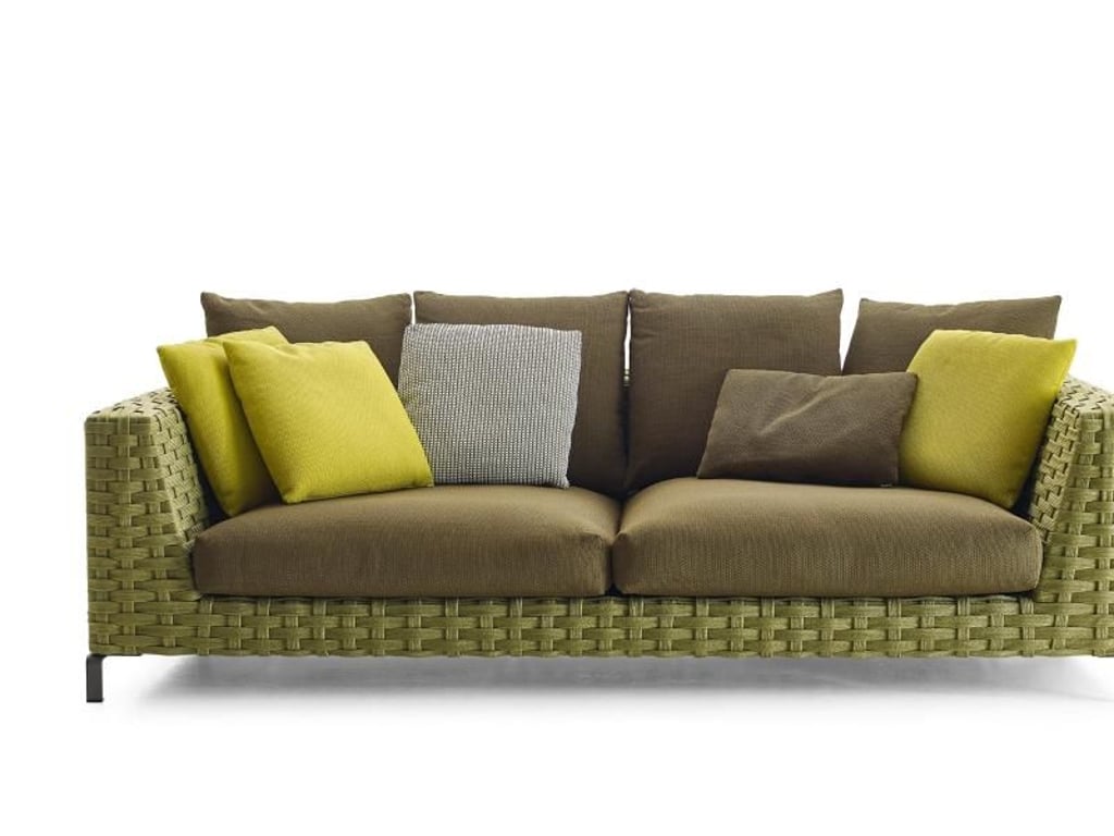 Das Ray seating system von Antonio Citterio für B&B Italia zieht aus: Mit den Sitzmöbeln Ray Outside wurde eine Outdoor-Variante der Inneneinrichtung gefertigt. Foto: B&B Italia/dpa-tmn