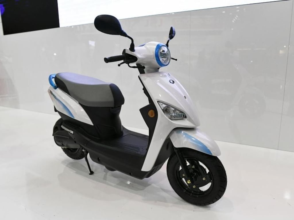 Das Einsteigermodell Nice 100 EV von Kymco hat einen E-Motor mit 1500 Watt und beschleunigt den Roller auf bis zu 45 km/h. Foto: Henning Kaiser