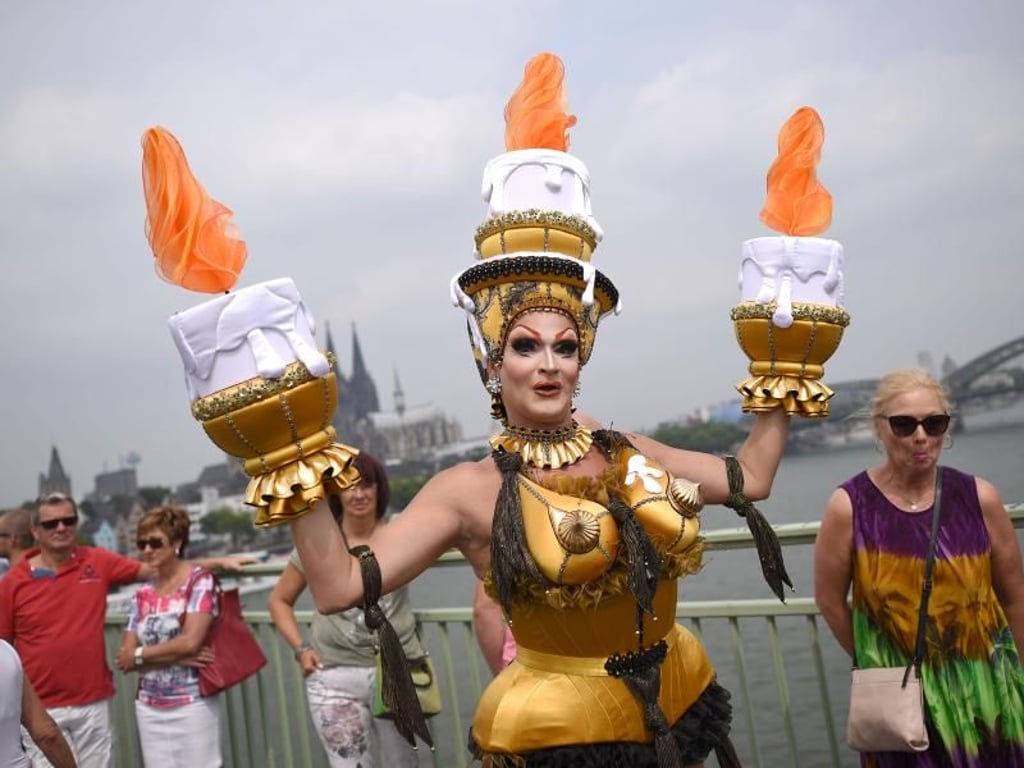 Konkurrenz für den Karneval: Die Christopher-Street-Day-Parade in Köln. Foto: Henning Kaiser
