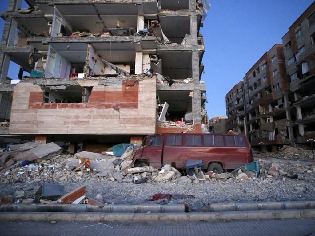 Nach dem schweren Erdbeben in der Grenzregion zwischen dem Iran und dem Nordirak ist die Zahl der Toten. Foto: Pouria Pakizeh/ISNA/AP