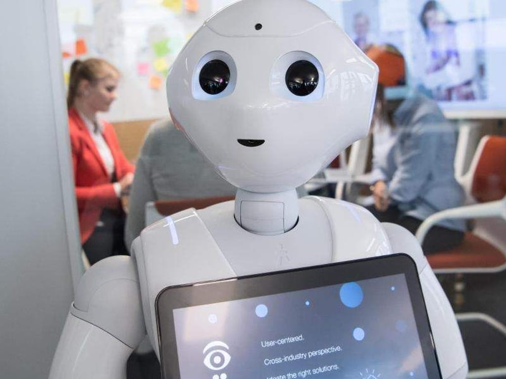 Roboter sollen die angespannte Pflegesituation in Sachsen-Anhalt entspannen. Foto: Sven Hoppe/Archiv