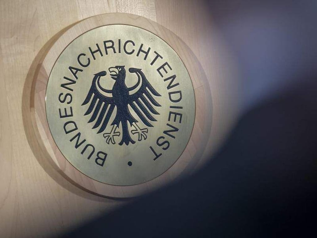 Nach dem Rauswurf von BND-Chef Gerhard Schindler zum 1. Juli verlässt auch sein Vize Michael Klor-Berchtold vorzeitig den Auslandsgeheimdienst. Foto: Michael Kappeler/Archiv