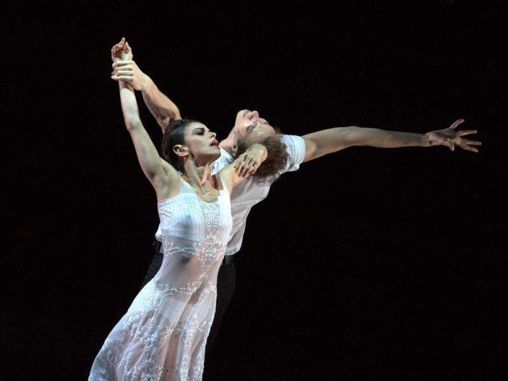 Erstmals inszeniert Choreograf Martin Schläpfer das Stück «Schwanensee». Foto: Gert Weigelt/Deutsche Oper am Rhein