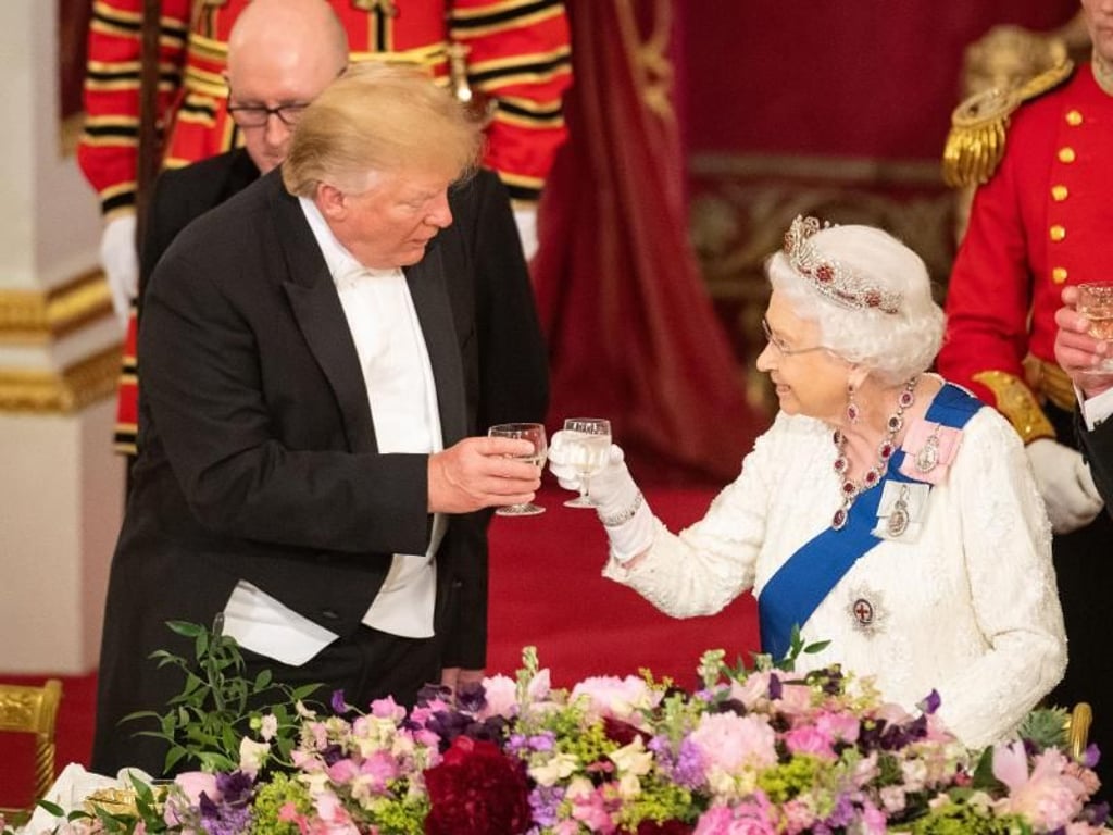 Prost! Queen Elizabeth II. und US-Präsident Donald Trump beim Staatsbankett im Buckingham Palace. Foto: Dominic Lipinski/PA Wire