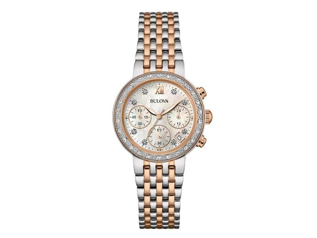 Die Kombination von Silber und Roségold ist bei Frauenmodellen beliebt, dazu darf es gerne auch etwas glitzern, wie bei diesem Modell von Bulova (499 Euro). Foto: Bulova