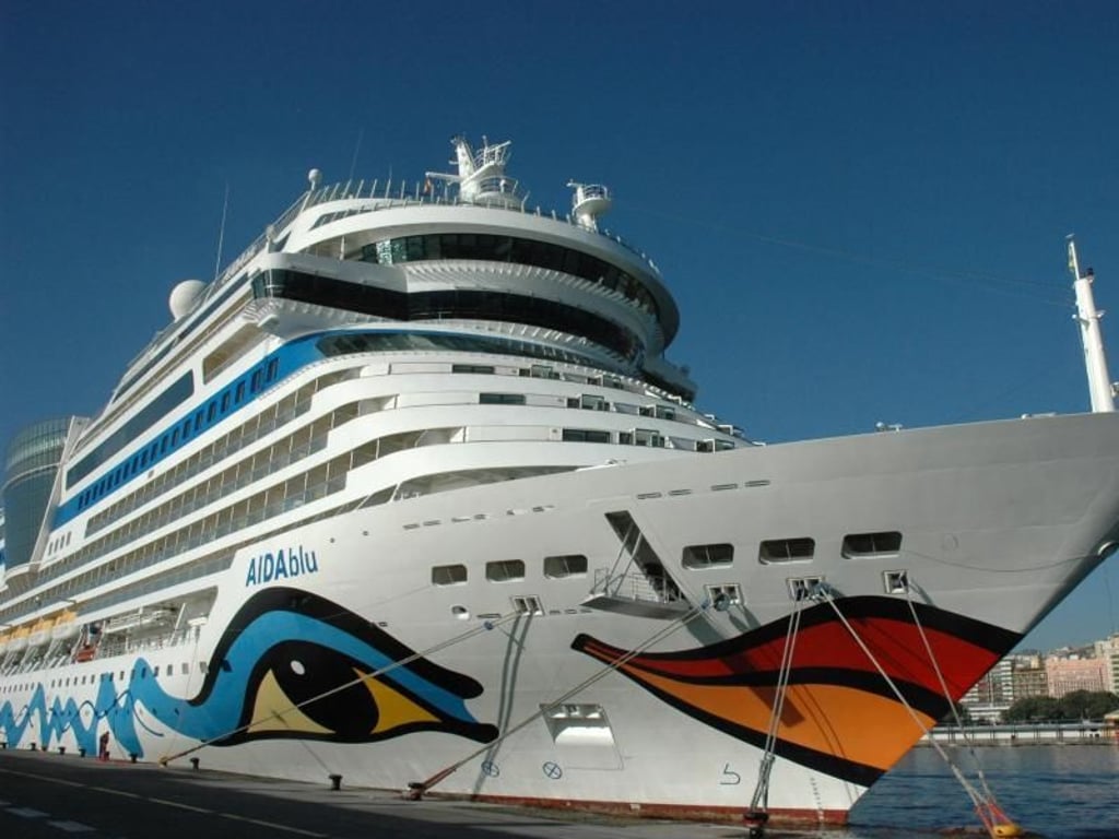 Rund 2500 verschiedene Lebensmittel und 300 verschiedene Artikel für die Hotelausstattung gibt es auf der «Aida Blu». Foto: Michael Zehender