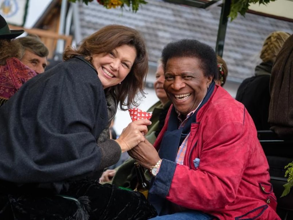 Beim Auftakt des Oktoberfestes sind auch die bayerische Wirtschaftsministerin Ilse Aigner (CSU) und Roberto Blanco dabei. Foto: Matthias Balk