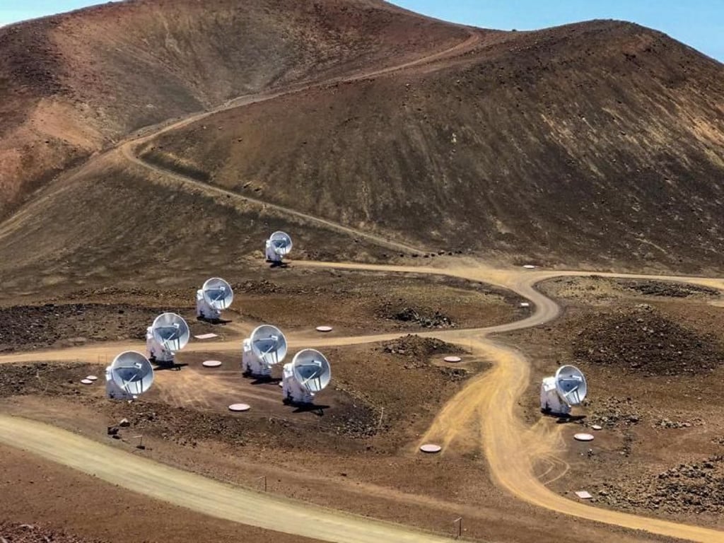 Das Observatorium auf dem Gipfel des hawaiianischen Berges Mauna Kea ist eines der acht Einzelobservatorien auf vier Kontinenten, die zu einem Superteleskop zusammengeschlossen wurden. Foto: Maunakea Observatories/AP