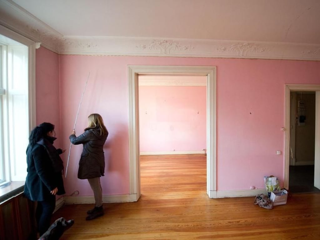 Wohnungsbesichtigung in Hamburg: Attraktive Innenstadtlagen sind kaum noch zu bezahlen. Foto: Axel Heimken