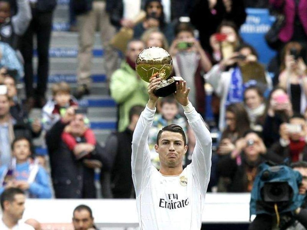 Cristiano Ronaldo widmet seinen Ballon d'Or « der gesamten Real-Familie». Foto: Paco Campos