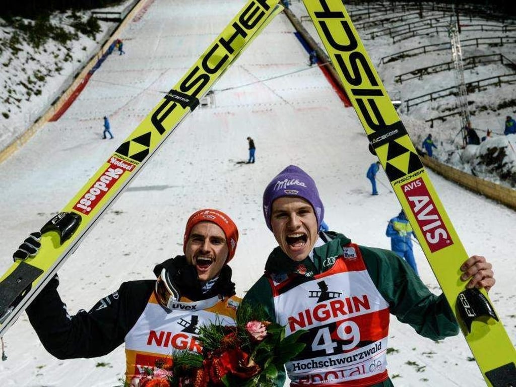 Richard Freitag (l) und Andreas Wellinger hoffen auf eine erfolgreiche Vierschanzentournee. Foto: Patrick Seeger