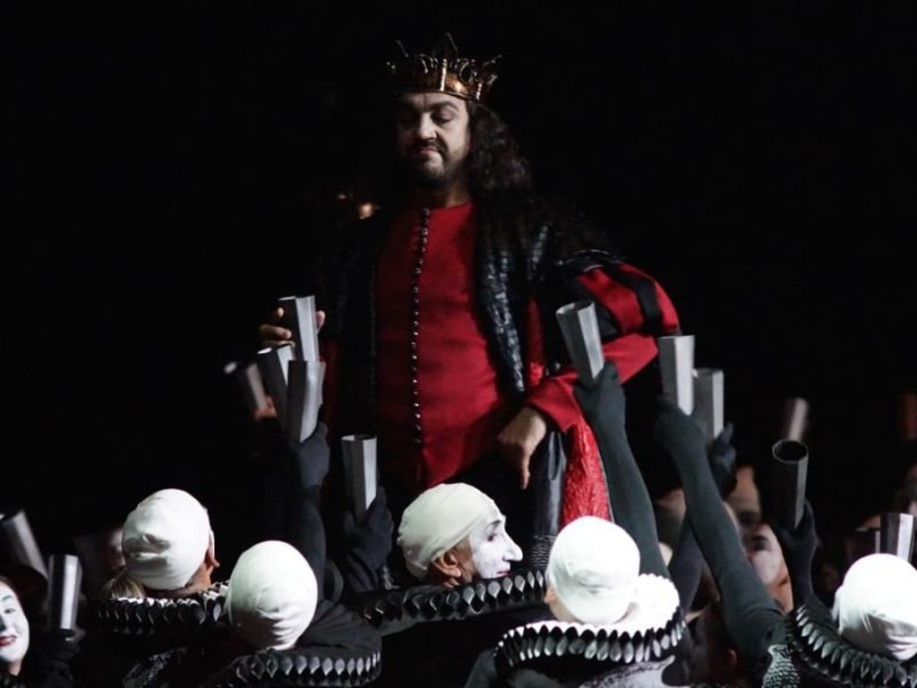 Claudio Sgura als König Claudius. Foto: Bregenz Festival/Karl Forster