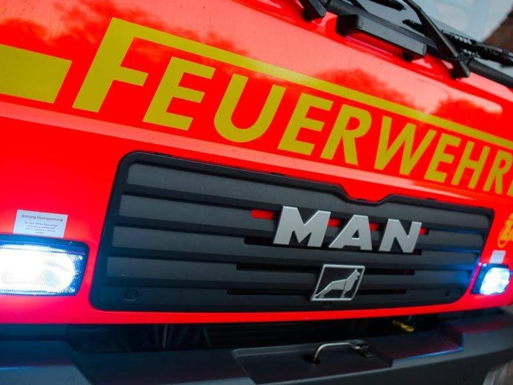 Ein Löschfahrzeug der Feuerwehr. Foto: Daniel Bockwoldt/Archiv