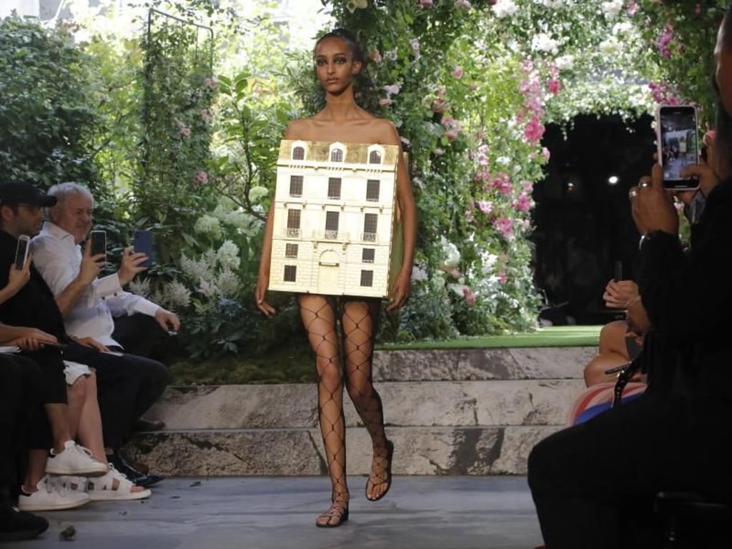 Kreation von Dior bei den Haute-Couture-Schauen für Herbst/Winter 2019/20. Foto: Michel Euler