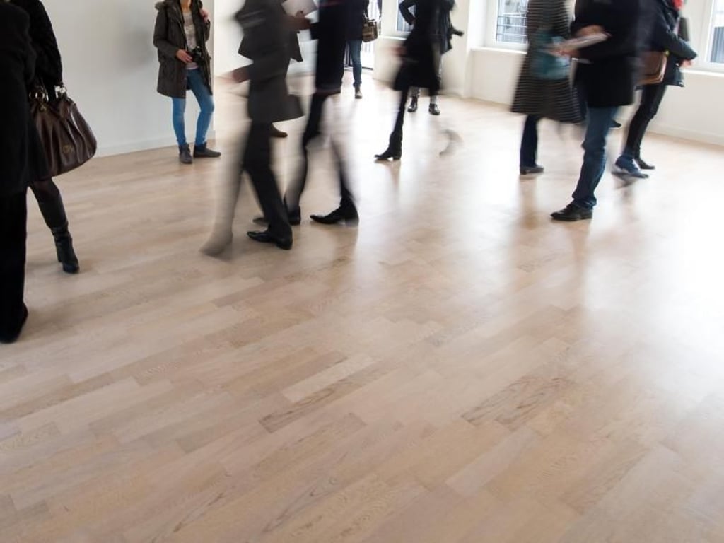 Kampf um Wohnraum: Interessenten bei einer Wohnungsbesichtigung. Foto: Lukas Schulze