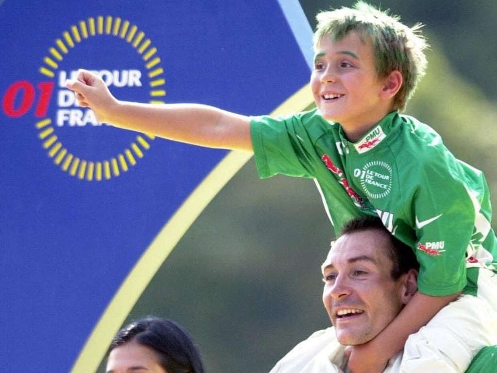 Erik Zabel feiert mit Sohnemann Rick das Grüne Trikot in Paris. Foto: Peer Grimm