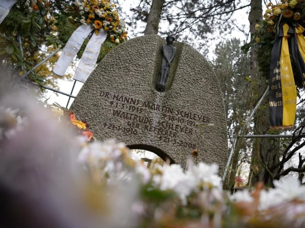 Die Grabstätte des von Terroristen der RAF ermordeten Arbeitgeberpräsidenten Hanns Martin Schleyer und seiner Ehefrau Waltrude Schleyer. Foto: Sina Schuldt