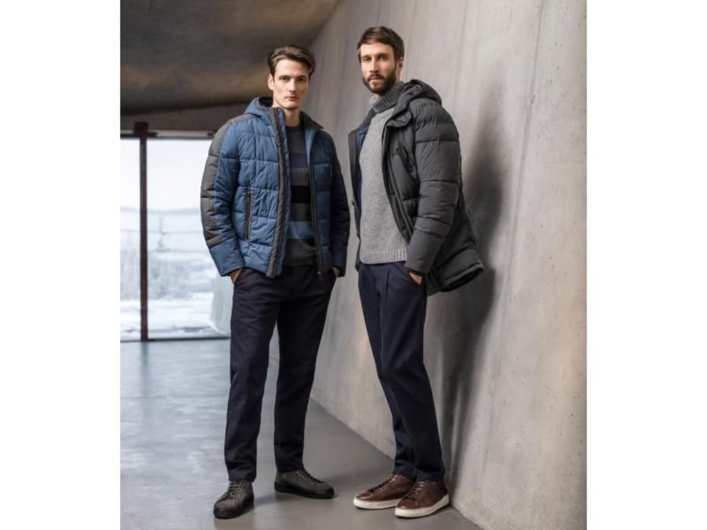 Ein&nbsp;neuer Modestil für Männer im Alltag übernimmt Elemente der Outdoormode. Auch bei René Lezard sind diese Anleihen zu entdecken (links: Jacke ca. 350 Euro, Pullover ca. 130 Euro, Hose ca. 100 Euro, rechts: Jacke ca. 400 Euro, Pullover ca. 400 Euro, Hose ca. 100 Euro). Foto: René Lezard