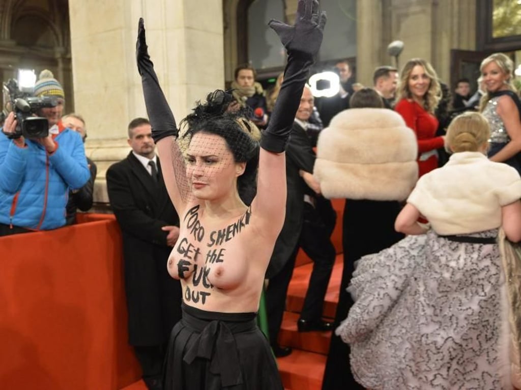 Eine Femen-Aktivistin demonstriert gegen den Besuch des ukrainischen Staatspräsidenten Poroschenko. Foto: Herbert Neubauer/APA