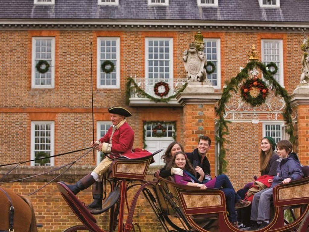 Kutschfahrt aus einer anderen Epoche: Wie zu Kolonialzeiten präsentiert sich Williamsburg, etwa zwei Stunden südlich von Washington. Foto: Colonial Williamsburg