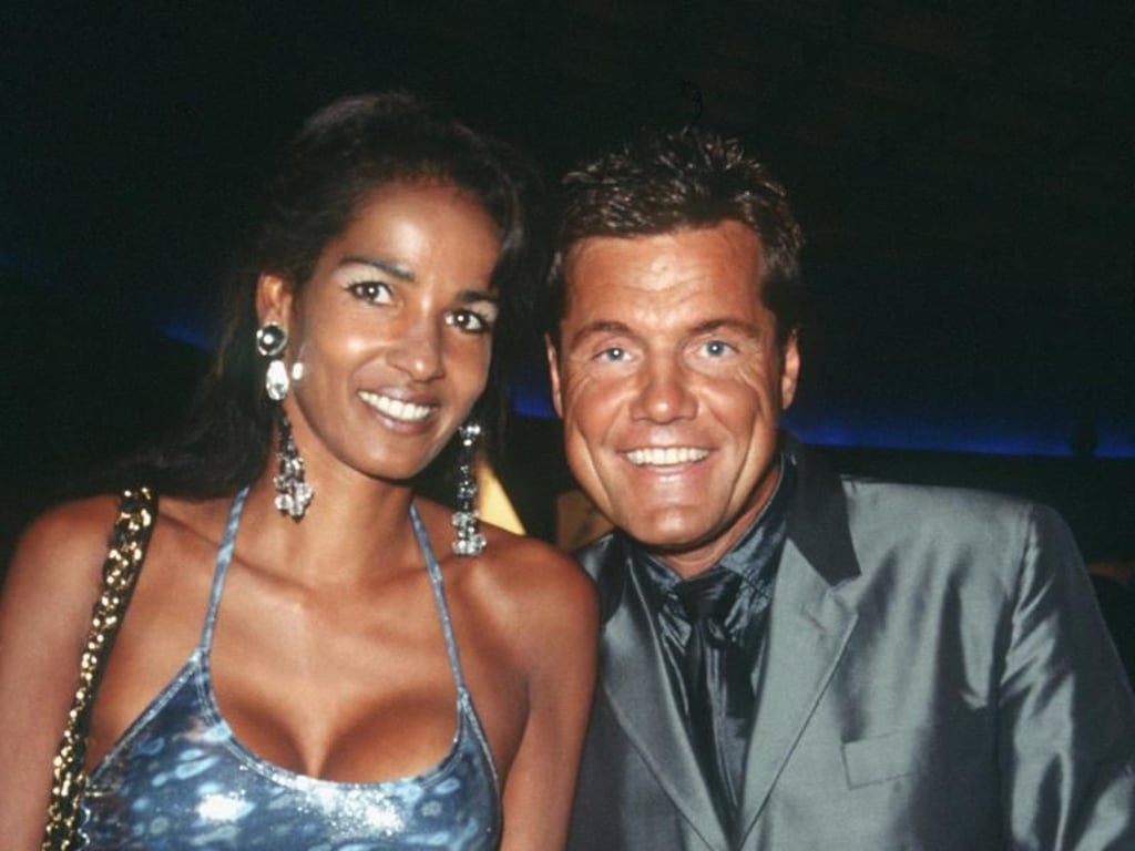 Dieter Bohlen mit seiner damaligen Freundin Nadja Abdel Farrag ("Naddel") 1999 bei der Verleihung der World Music Awards. Foto: Hubert Boesl