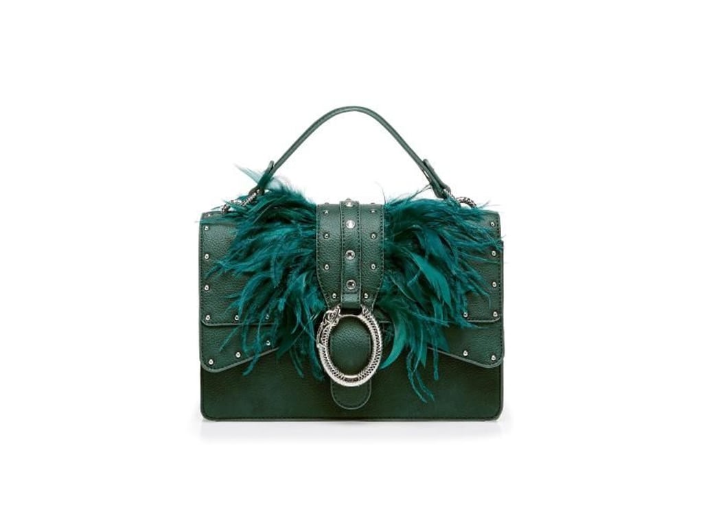 Hingucker der Saison sind Federn - wie bei dieser Tasche von Liu Jo (ca. 170 Euro). Foto: Liu Jo