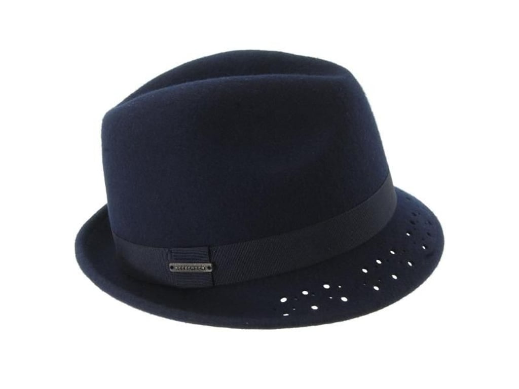 Beim Trilby handelt es sich um eine etwas schmaler geschnittene Variation des Fedoras. Bei Seeberger gibt es ihn zum Beispiel mit Lochmuster (ca. 80 Euro). Foto: Seeberger