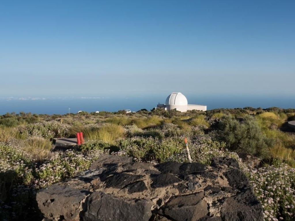 Teneriffa eignet sich außergewöhnlich gut für die Beobachtung des Himmels. Und so wird die Sternwarte weiter ausgebaut. Im Vordergrund sind die Basen für neue Observatorien zu sehen. Foto: Andrea Drouve
