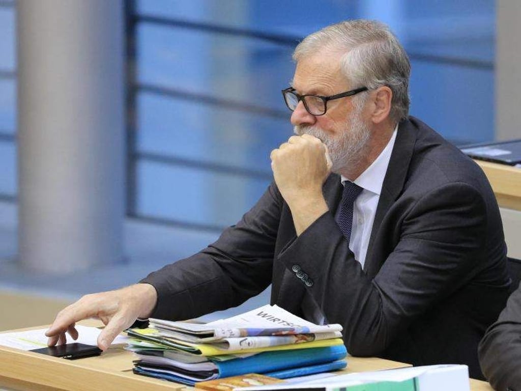 Rainer Robra (CDU), Kulturminister des Landes Sachsen-Anhalt,sitzt im Plenarsaal des Landtages. Foto: Peter Gercke/Archiv
