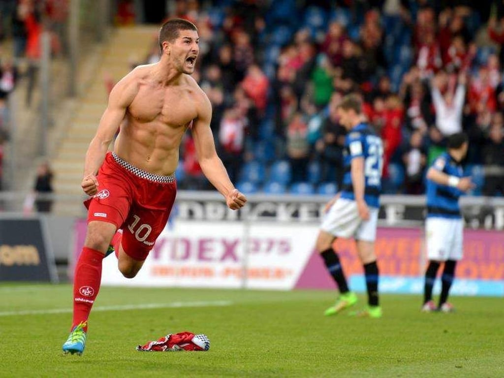 Kaiserslauterns Antonio-Mirko Colak jubelt nach seinem Tor zum 2:1 gegen den FSV. Foto: Alexander Heinl
