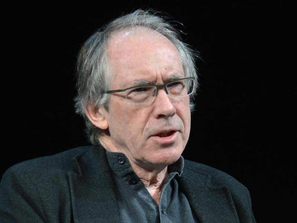 Ian McEwan drückt sich auch mal gerne vor dem Schreiben. Foto: Bernd von Jutrczenka