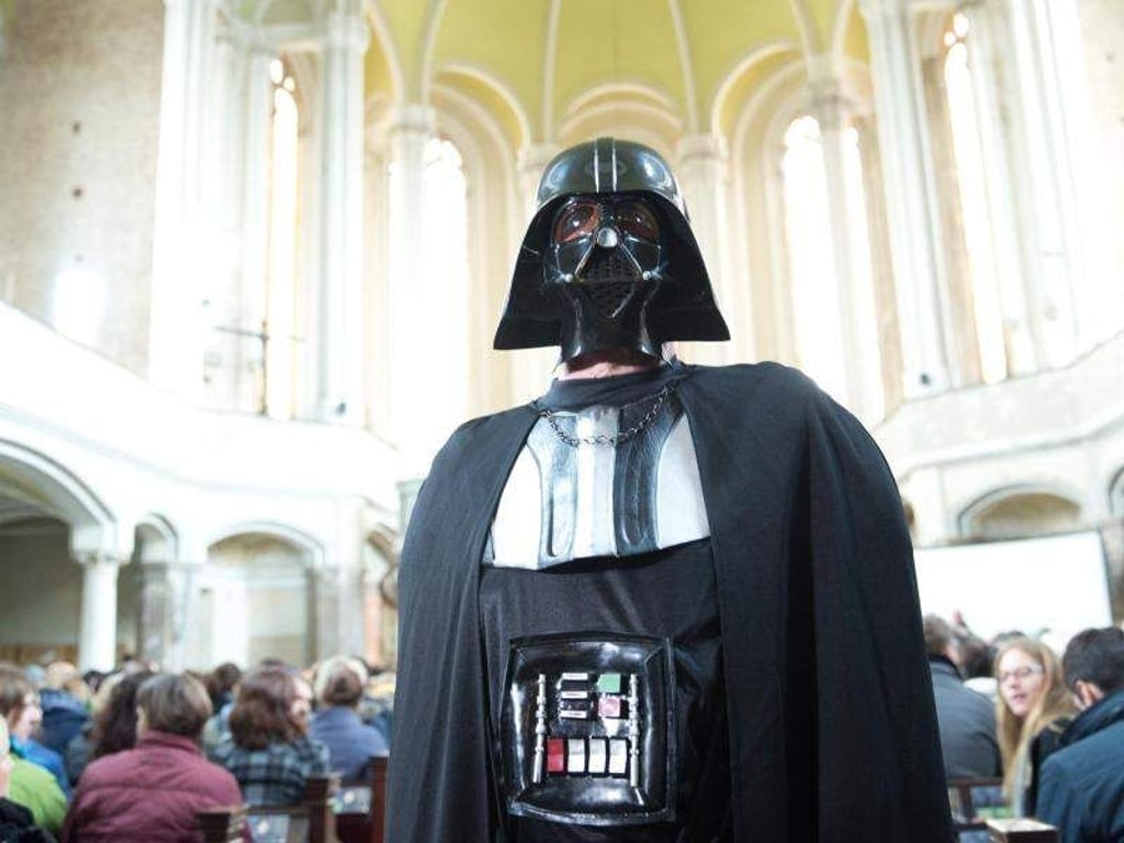 Darth Vader in Berlins Zionskirche. Foto: Jörg Carstensen